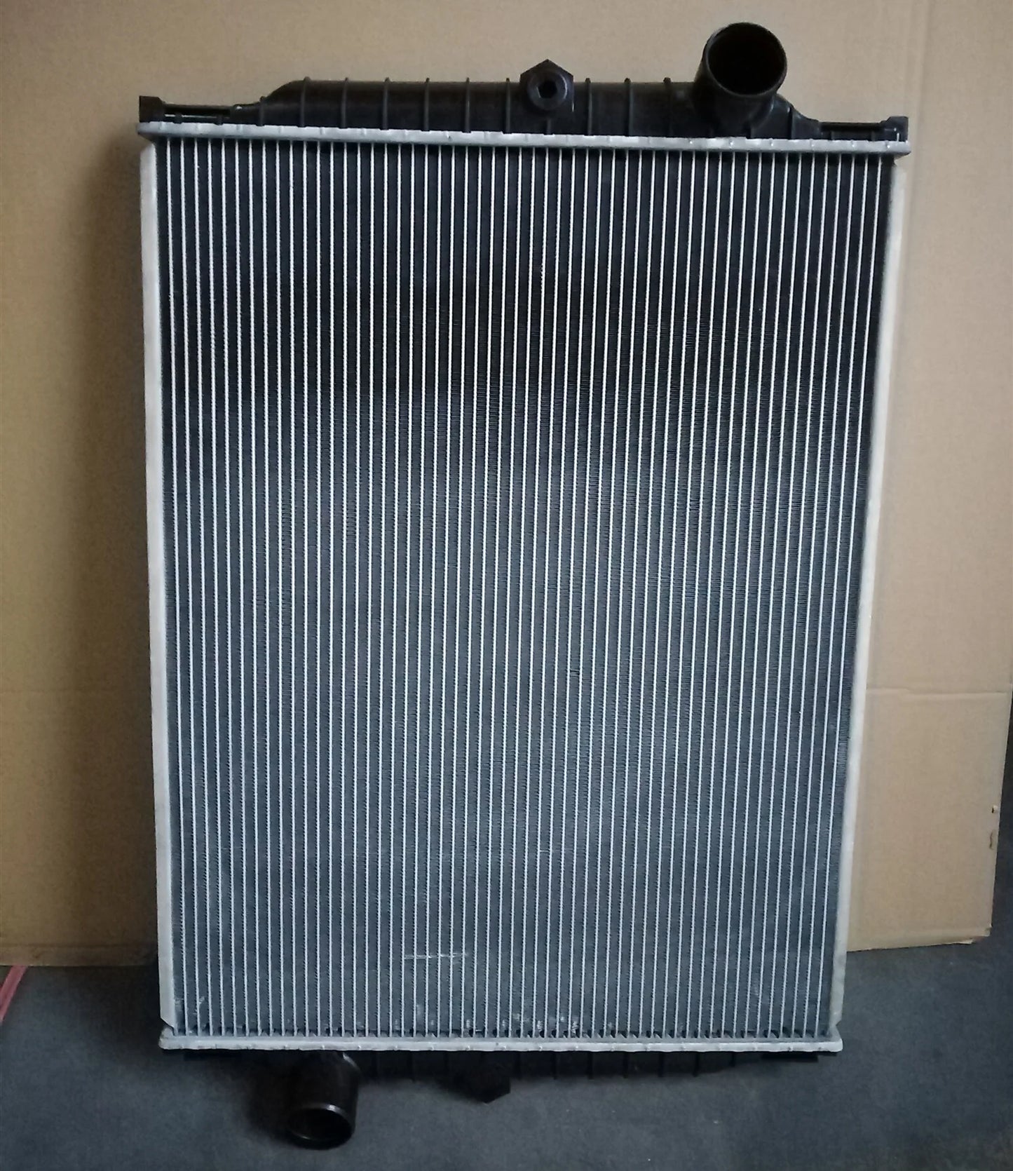 VOLVO FL6 RADIATOR 8149642 8113629 20555291 3183983 65478