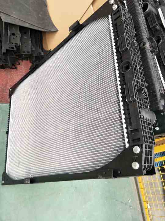 DFA 95 TRUCK RADIATOR 393434 393433 393439 0393433 61423
