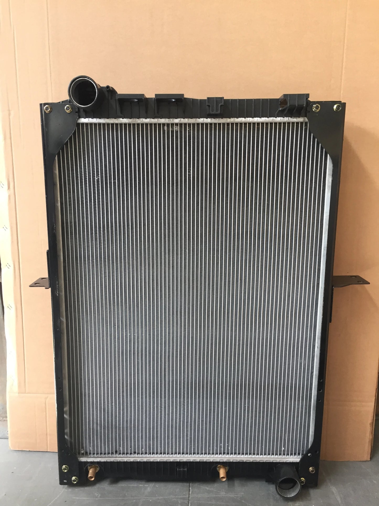 MERCEDES-BENZ NG Truck Radiator 6525014401 6525014501 6525016501 6555000103 6555000403 6555002103 6525015101 6525016401 6525015201