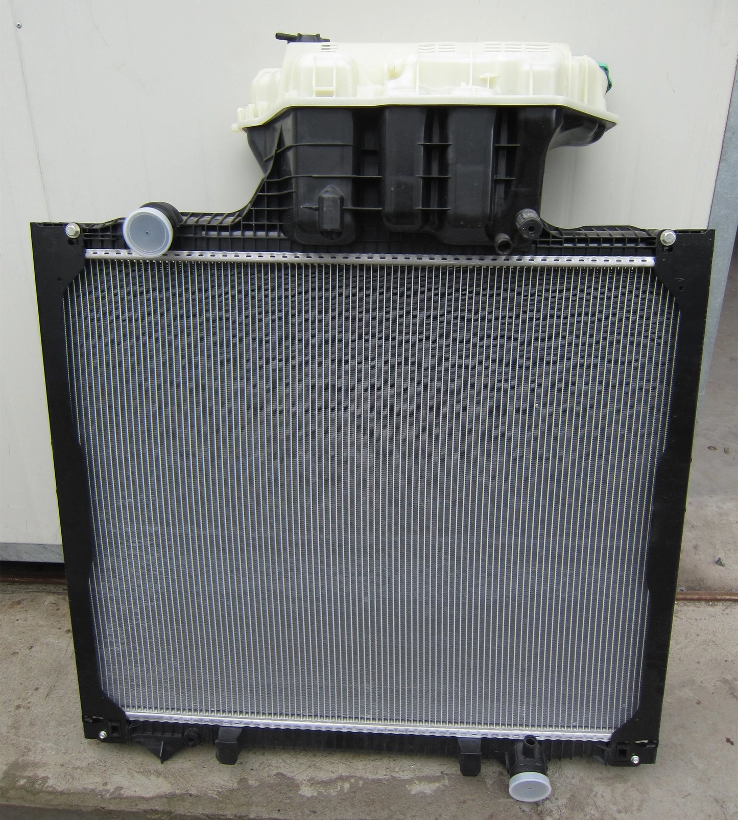 MAN TGA AUTO RADIATOR 81.06101.6482 81.06101.6511 81061016482 81061016511 81061016519