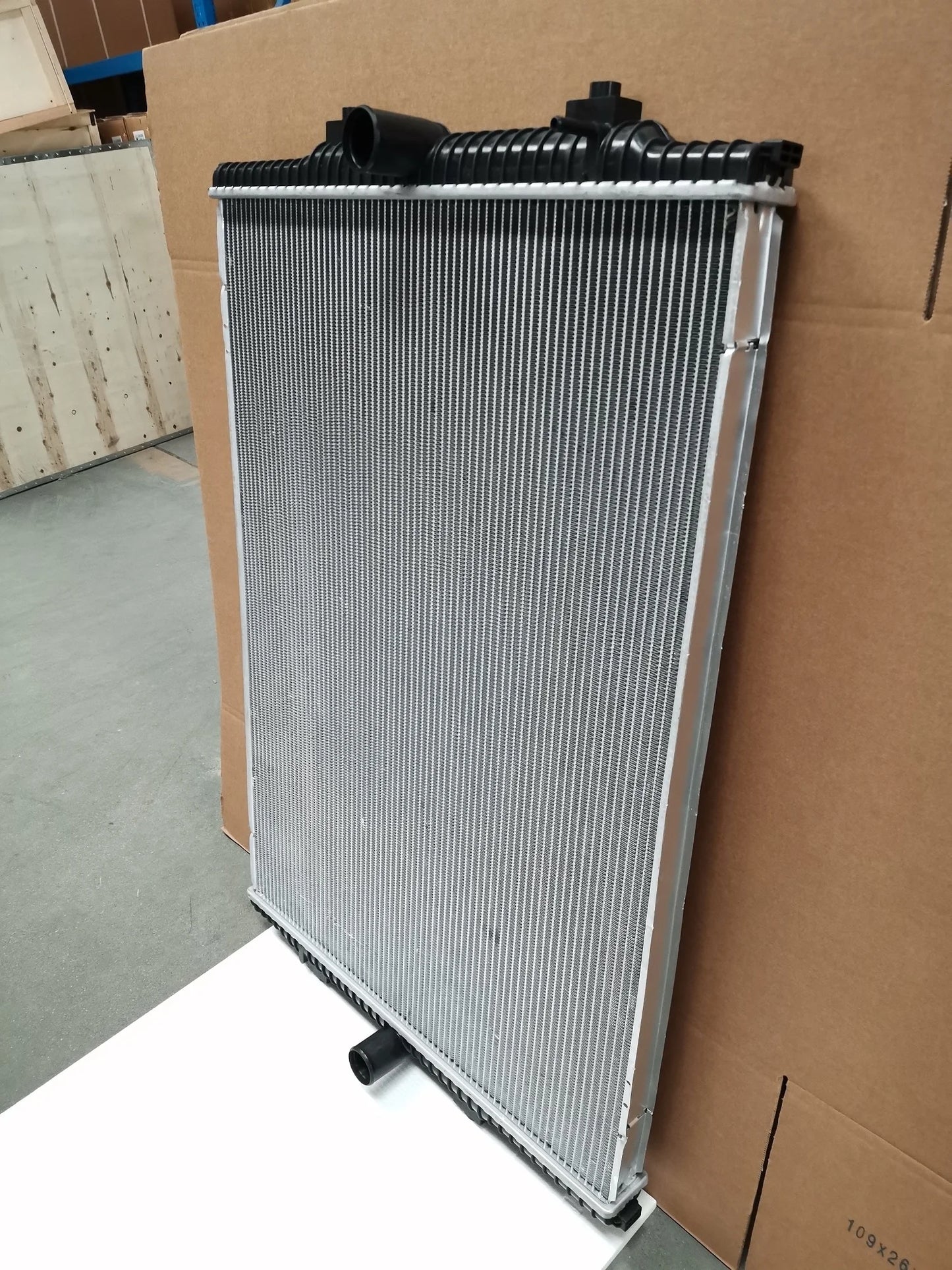 IVECO IRISBUS URBANWAY TRUCK Radiator 5801657193 587543352 5801643382 IV643382
