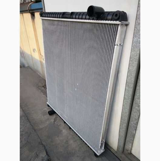 VOLVO B12 truck radiator 733503 70320617 70320673 100312959 85000399 65483