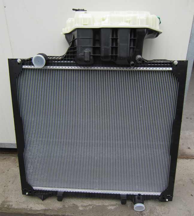 67225 81061016522 81061010058 81061016482 81061016511 81061016519 For Man Tga (02-) Tgs (07-) Tgx (07-) Truck Cooling System Radiator